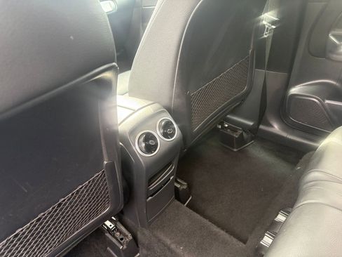 Used 2025 Mercedes-Benz GLB 250 4MATIC image 25