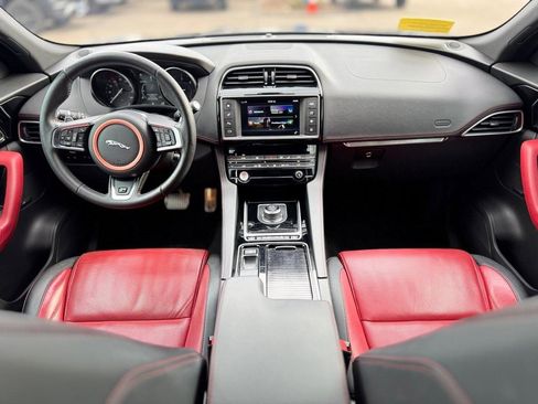 Used 2018 Jaguar F-PACE R-Sport image 12