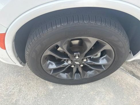 Used 2024 Dodge Durango GT RWD image 13