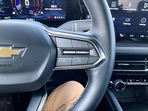 Used 2025 Chevrolet Traverse LT image 15