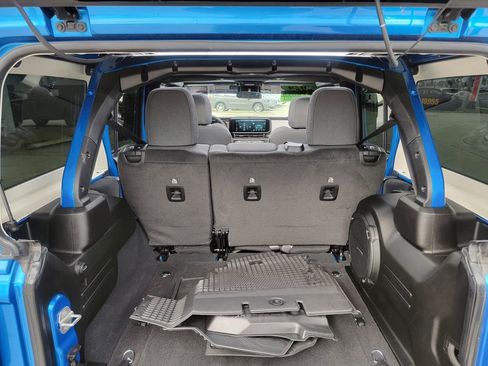 Used 2024 Jeep Wrangler Sport S image 19