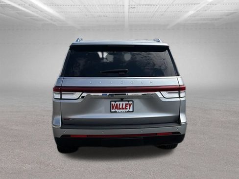 Used 2022 Lincoln Navigator Reserve AWD/4WD image 9