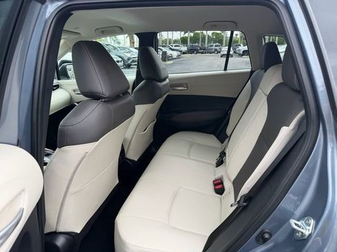 Used 2023 Toyota Corolla Cross XLE FWD image 11