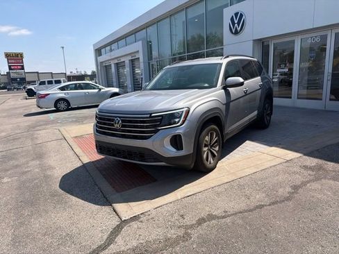 Used 2024 Volkswagen Atlas SE AWD/4WD image 12