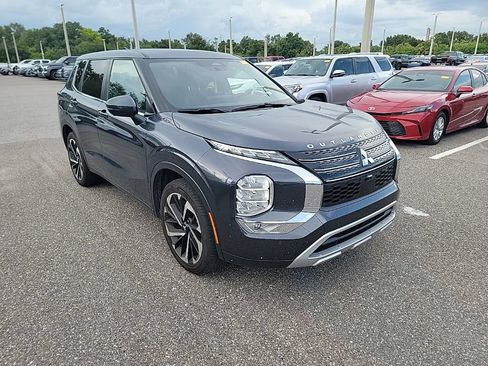 Used 2024 Mitsubishi Outlander SE FWD image 2
