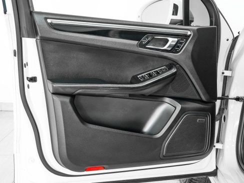 Used 2016 Porsche Macan Turbo w/ Premium Package Plus image 42