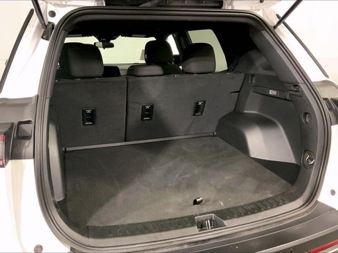Used 2025 Chevrolet Equinox LT AWD/4WD image 4
