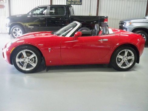 Used 2006 Pontiac Solstice Convertible w/ Premium Package image 7