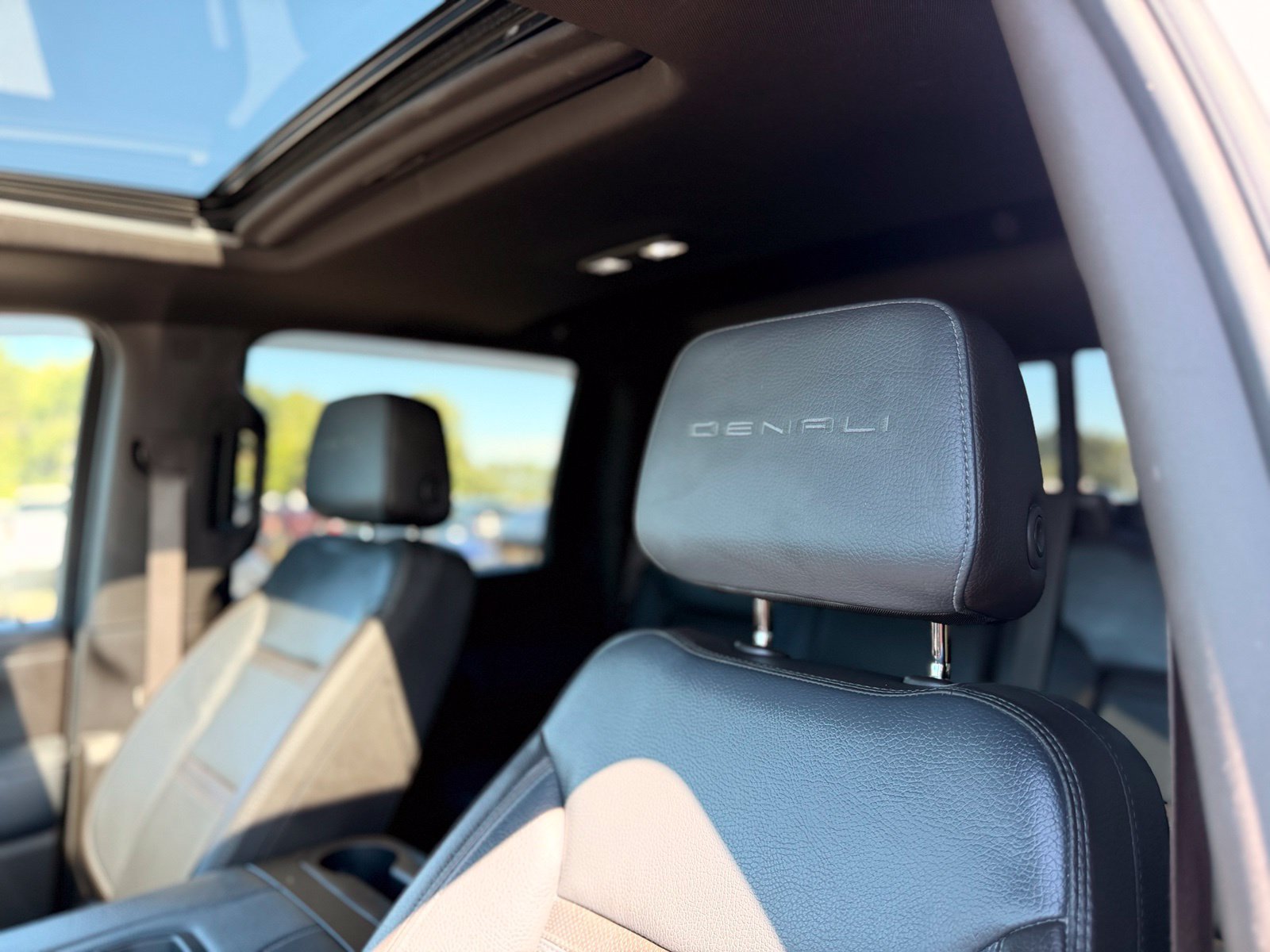 Used 2021 GMC Sierra 3500 Denali w/ Denali Ultimate Package AWD/4WD image 18