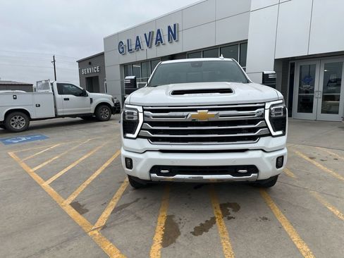 Used 2024 Chevrolet Silverado 2500 High Country w/ Technology Package image 2