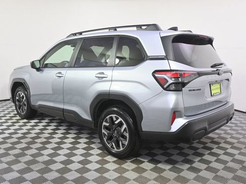 Used 2025 Subaru Forester Premium AWD/4WD image 3