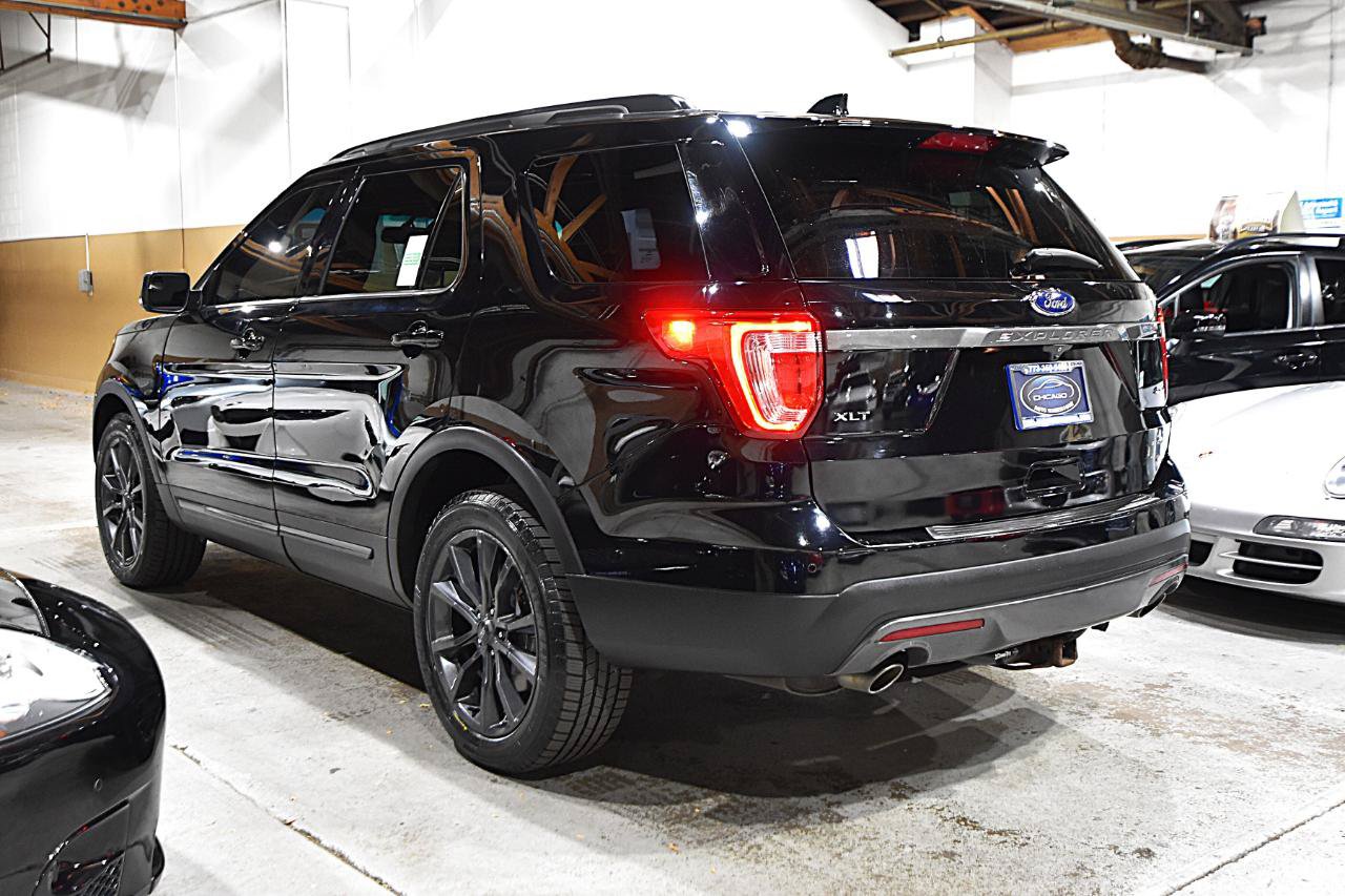 Used 2017 Ford Explorer XLT w/ Equipment Group 202A AWD/4WD image 8