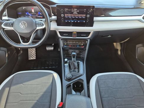 Used 2025 Volkswagen Taos SE AWD/4WD image 25