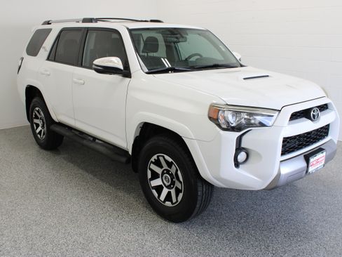 Used 2018 Toyota 4Runner TRD Off-Road Premium AWD/4WD image 4