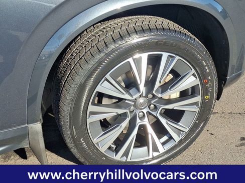 Certified 2022 Volvo XC90 T6 Momentum w/ Advanced Package image 9