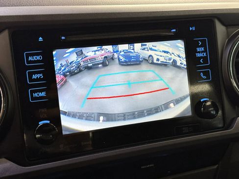 Used 2018 Toyota Tacoma TRD Off-Road w/ Technology Package image 32