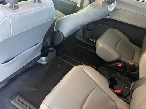 Certified 2024 Toyota Sienna XLE FWD image 15