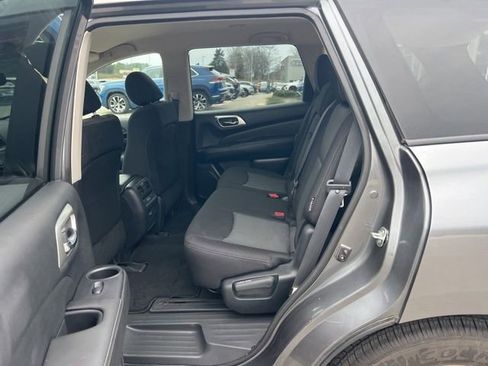 Used 2020 Nissan Pathfinder SV image 29