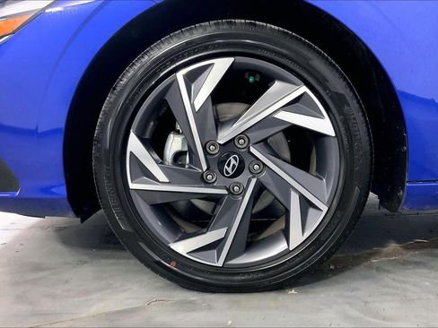 Used 2025 Hyundai Elantra SEL image 9