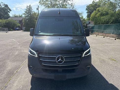 Used 2021 Mercedes-Benz Sprinter 2500 w/ Windows All Around Package image 13