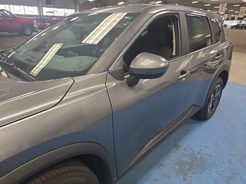 Used 2025 Nissan Rogue SV AWD/4WD image 15