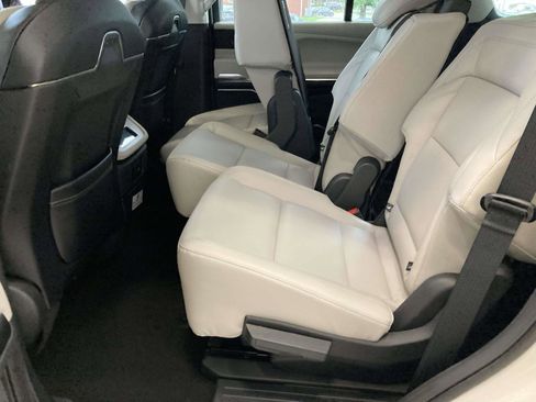 New 2026 Lincoln Navigator Premiere AWD/4WD image 23