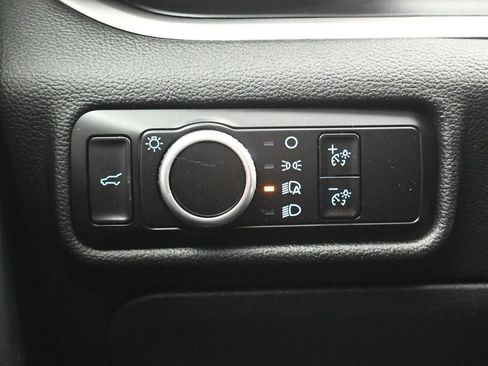 Used 2024 Ford Explorer XLT RWD image 23