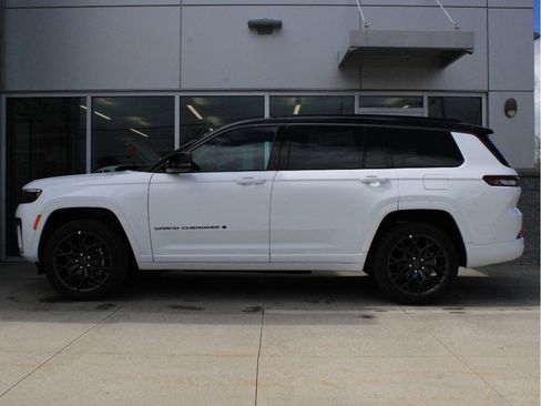 New 2026 Jeep Grand Cherokee L Summit w/ Obsidian Package AWD/4WD image 5