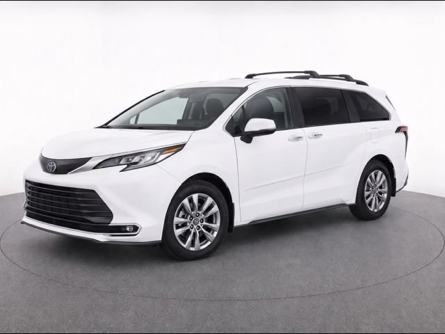 Used 2023 Toyota Sienna Limited AWD/4WD image 3