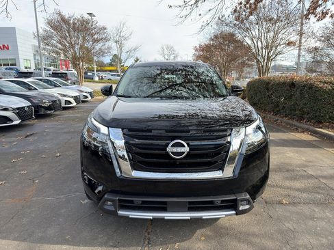 New 2025 Nissan Pathfinder Platinum image 2