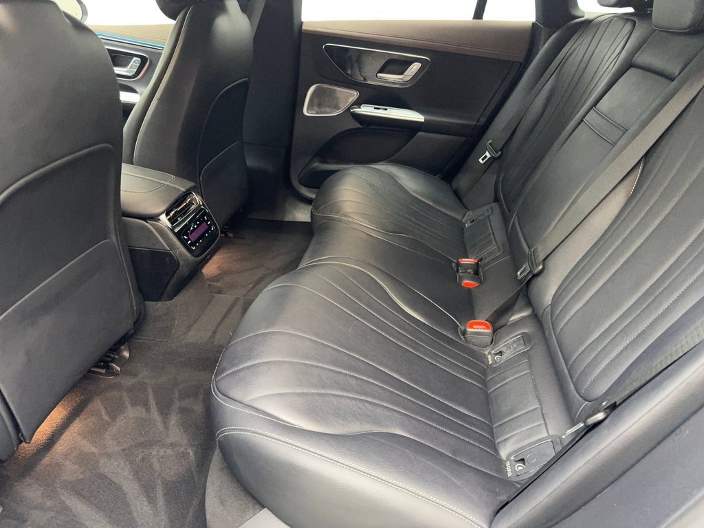 Used 2023 Mercedes-Benz EQE 500 4MATIC Sedan image 33