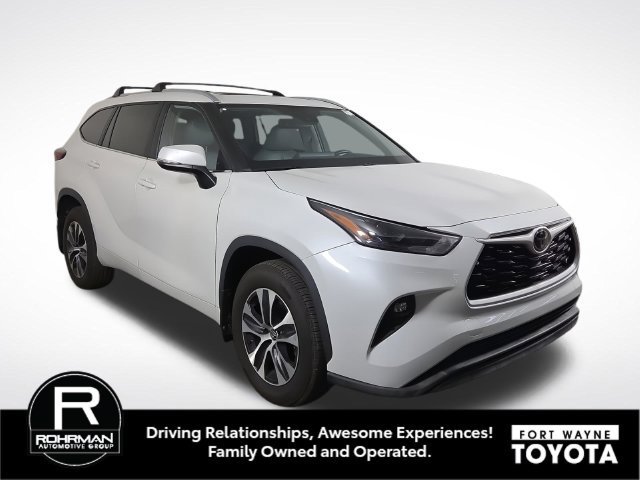 Used 2024 Toyota Highlander XLE AWD/4WD image 4