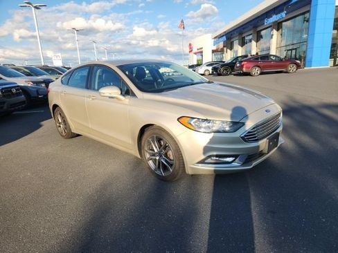 Used 2017 Ford Fusion SE w/ Equipment Group 201A AWD/4WD image 7