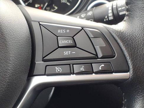 Used 2020 Nissan Rogue SV image 10