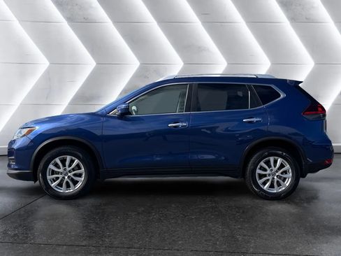 Used 2018 Nissan Rogue SV image 2