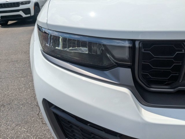 New 2026 Jeep Grand Cherokee Altitude AWD/4WD image 9