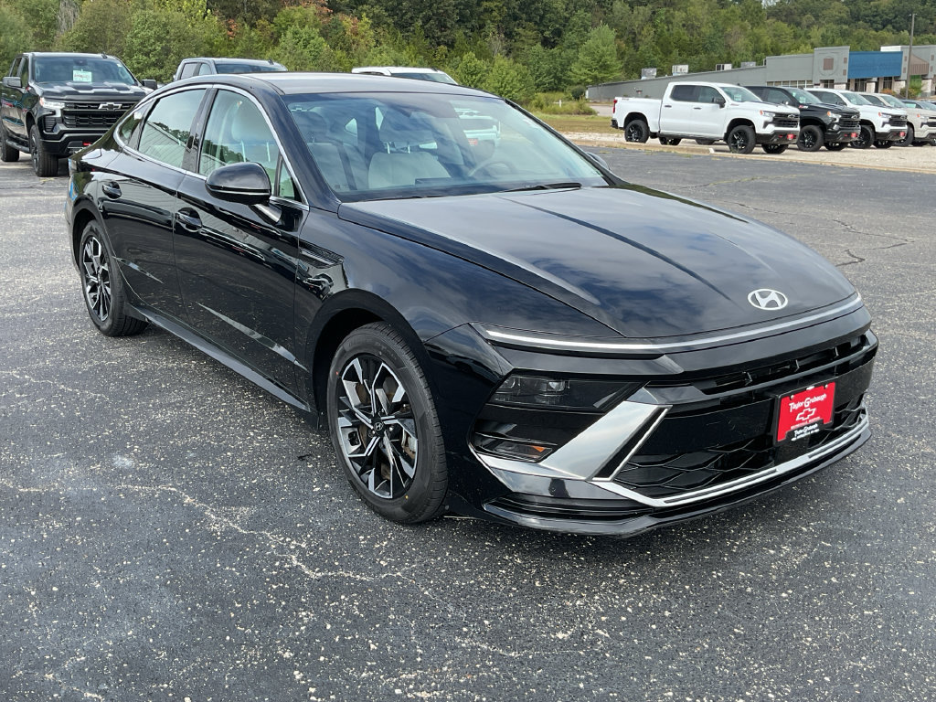 Used 2025 Hyundai Sonata SEL FWD image 2