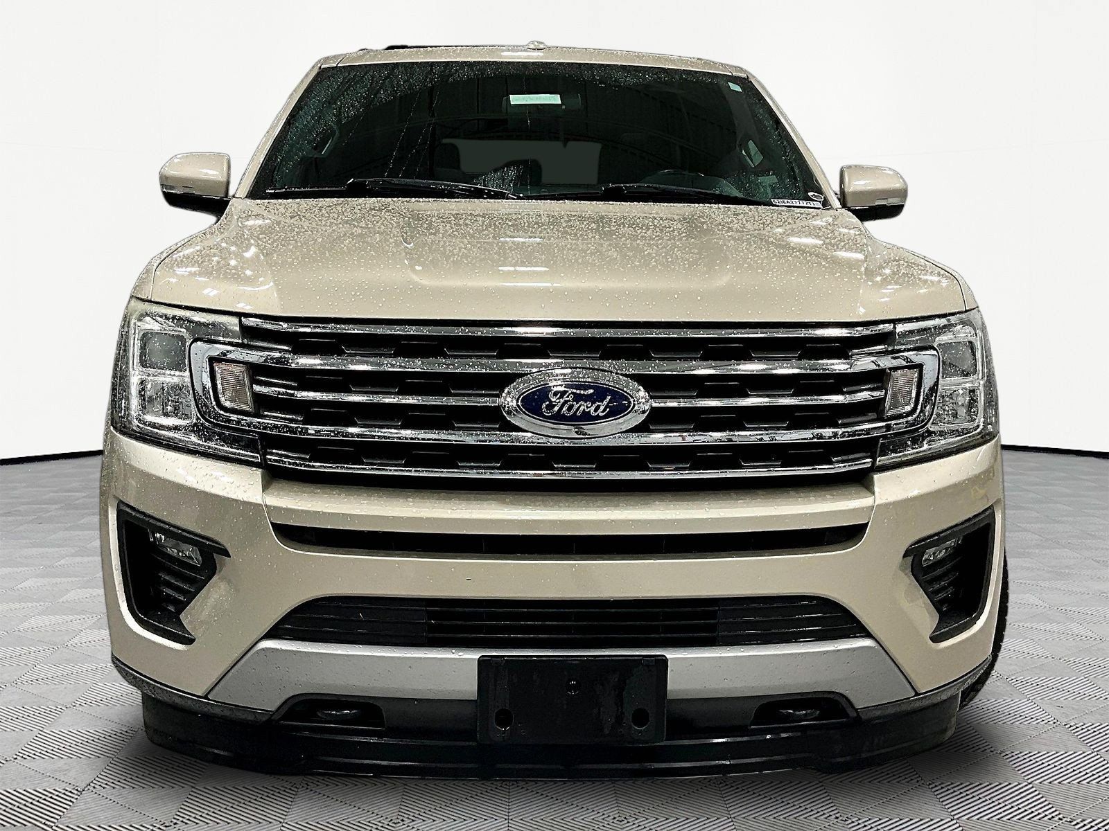 Used 2018 Ford Expedition XLT w/ Equipment Group 201A AWD/4WD image 2