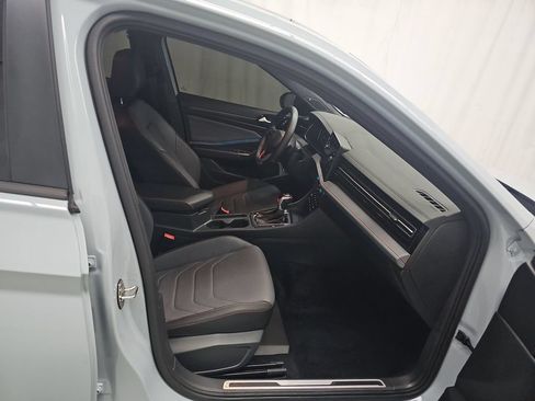 Used 2025 Volkswagen Jetta GLI Autobahn FWD image 8