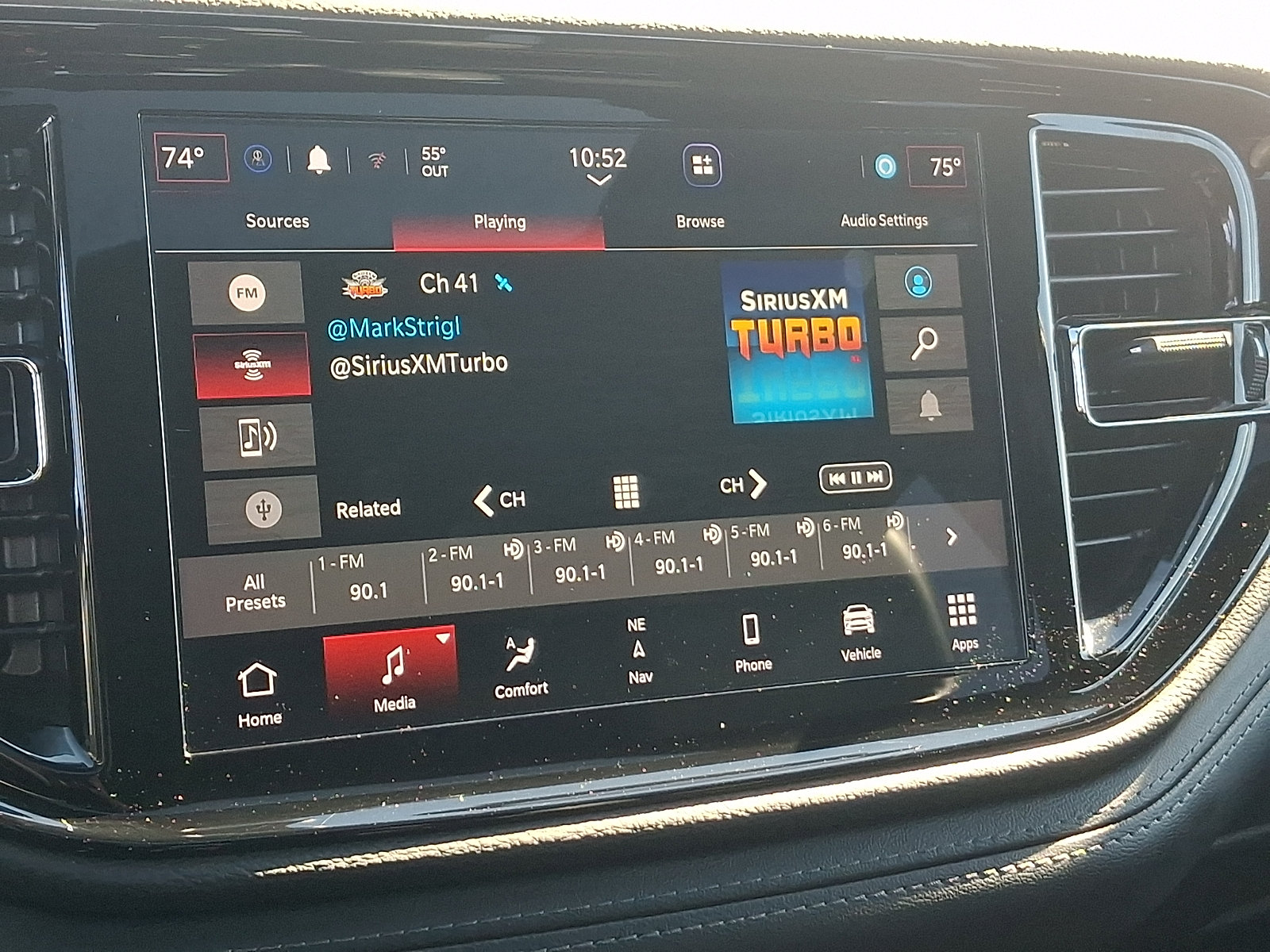 Used 2021 Dodge Durango GT w/ Blacktop Package AWD/4WD image 19