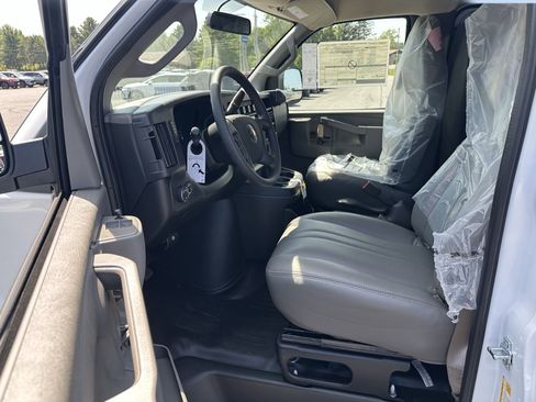 New 2025 Chevrolet Express 3500 w/ Driver Convenience Package image 6