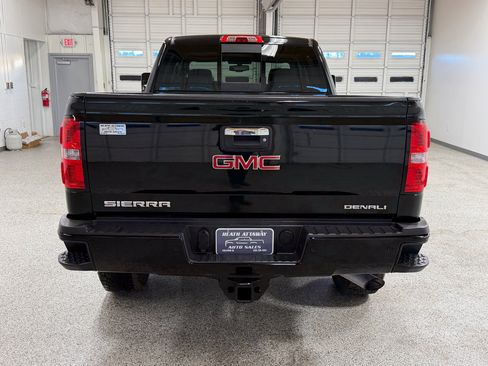 Used 2016 GMC Sierra 2500 Denali w/ Suspension Package, Off-Road image 3