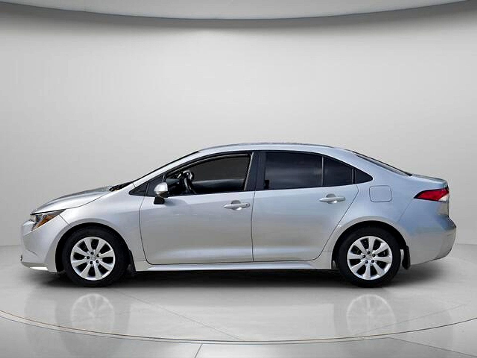 Used 2026 Toyota Corolla LE FWD image 3
