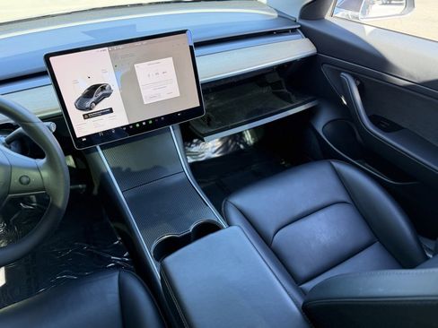Used 2020 Tesla Model 3 Standard Range Plus image 42