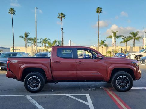 Used 2025 Toyota Tacoma TRD Sport AWD/4WD image 31