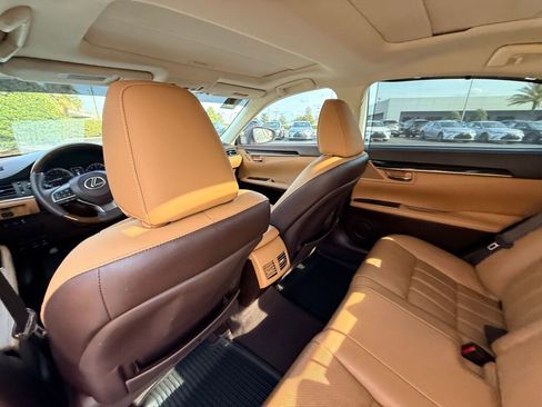 Used 2018 Lexus ES 350 w/ Ultra Luxury Package image 19