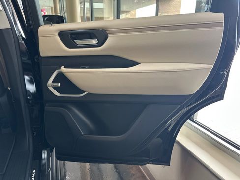 New 2025 Nissan Armada Platinum Reserve w/ Convenience Package image 15