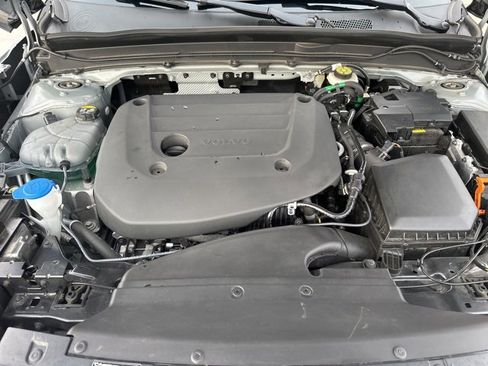 Certified 2025 Volvo XC40 B5 Plus image 34