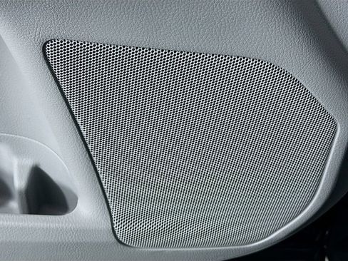 Used 2019 Toyota Highlander LE image 18