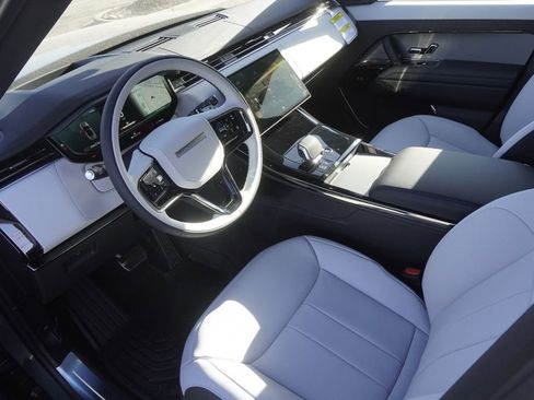 New 2025 Land Rover Range Rover Sport Dynamic SE image 18